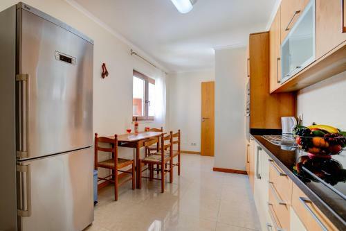 Two Bedroom Apartment With Rooftop Pool In Alvor