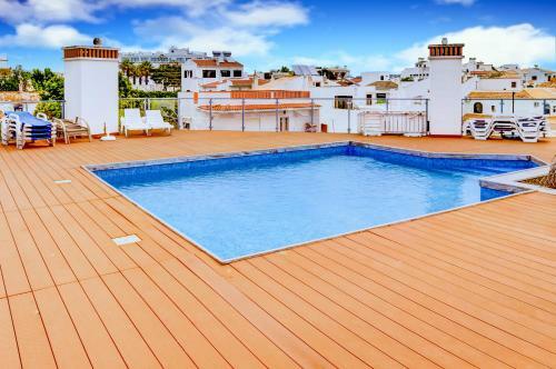 Two Bedroom Apartment With Rooftop Pool In Alvor