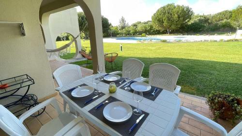 Pool View Apartment With Two Bedrooms - Bm