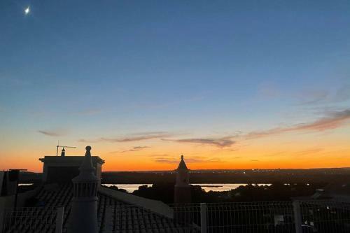 Spacious Villa. Large Rooftop. 4 Bedroom Sleeps 8