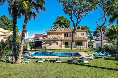 Villa With Garden And Pool