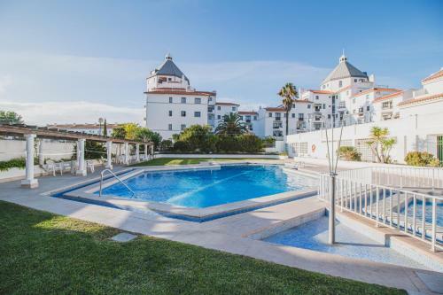 Apartamento Two Bed By The Marina With Pool