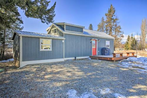 Contemporary Tiny House With Mountain Views