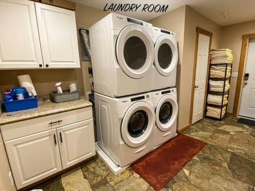 Teton Crest Lodge Sleeps 24 Ideal Reunion Spot