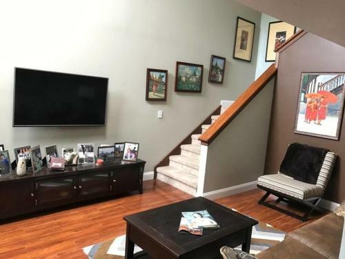 Deluxe Large 1800sf Townhouse With Large Deck