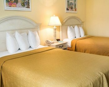 Hotel Surfside Oceanfront Inn & Suites