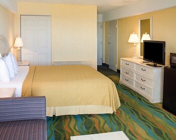 Hotel Surfside Oceanfront Inn & Suites