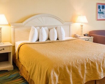 Hotel Surfside Oceanfront Inn & Suites