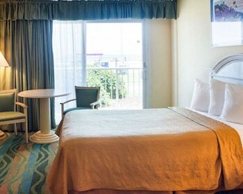 Hotel Surfside Oceanfront Inn & Suites