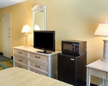 Hotel Surfside Oceanfront Inn & Suites