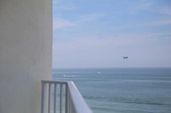 Hotel Surfside Oceanfront Inn & Suites