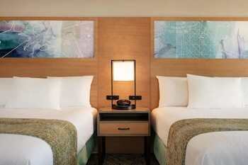 Hotel Surfside Oceanfront Inn & Suites