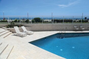Hotel Surfside Oceanfront Inn & Suites