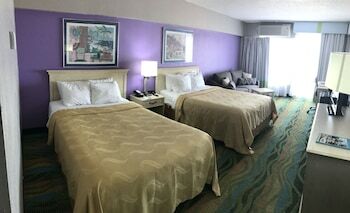Hotel Surfside Oceanfront Inn & Suites
