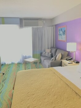 Hotel Surfside Oceanfront Inn & Suites