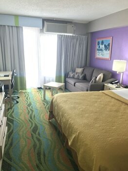 Hotel Surfside Oceanfront Inn & Suites