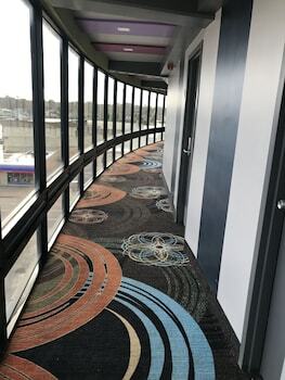 Hotel Surfside Oceanfront Inn & Suites