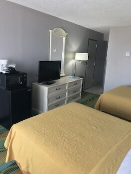 Hotel Surfside Oceanfront Inn & Suites