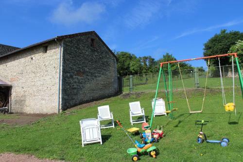 "les Monnats" Gite 8 Personnes � La Campagne