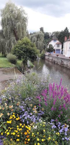 Hostal Chambres D'h�tes La Maison D'apr�s