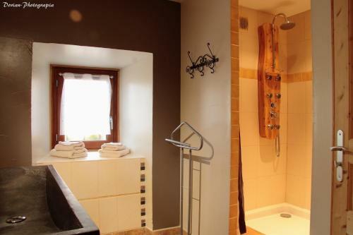 Bed & Breakfast La Pierre Trou�e Chambre D'h�tes