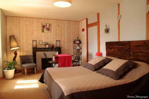 Bed & Breakfast La Pierre Trou�e Chambre D'h�tes
