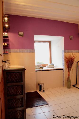 Bed & Breakfast La Pierre Trou�e Chambre D'h�tes