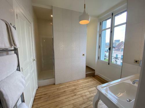 Hostal Maison Blanche Chartres - Maison D'h�tes 5 �toiles