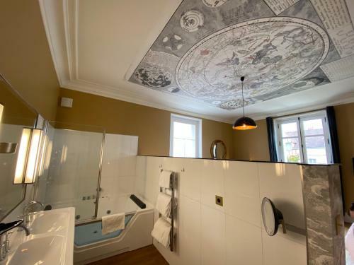 Hostal Maison Blanche Chartres - Maison D'h�tes 5 �toiles