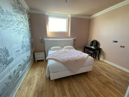 Hostal Maison Blanche Chartres - Maison D'h�tes 5 �toiles