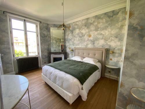 Hostal Maison Blanche Chartres - Maison D'h�tes 5 �toiles