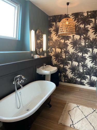 Hostal Maison Blanche Chartres - Maison D'h�tes 5 �toiles