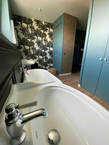 Hostal Maison Blanche Chartres - Maison D'h�tes 5 �toiles
