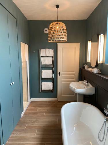 Hostal Maison Blanche Chartres - Maison D'h�tes 5 �toiles