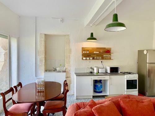 The Painted House * Authentic Chateauneuf