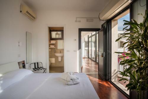 Bed & Breakfast & Bottle Moros