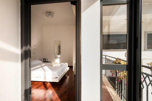 Bed & Breakfast & Bottle Moros