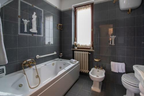 Hostal Residenza Le Terrazze Di Gualdo Rent Rooms