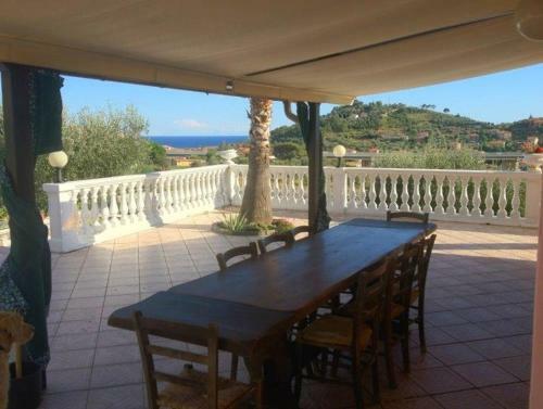 Villa Con Piscina A Imperia, Italy
