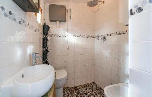 Stunning Apartment In Imperia With Wifi And 3 Bedrooms