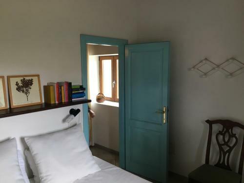 Cava Francese - La Maddalena - La Casa Dello Scalpellino