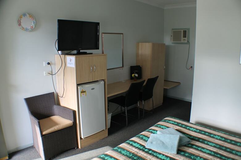 Lake Forbes Motel