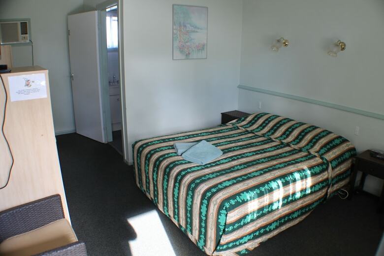 Lake Forbes Motel