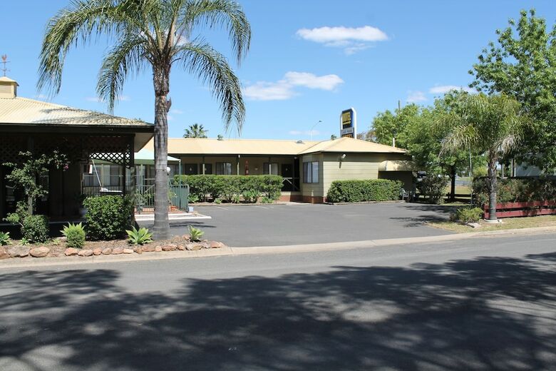 Lake Forbes Motel