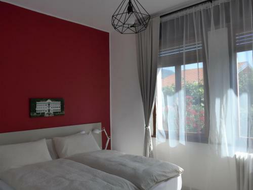 Hostal La Tana Rooms