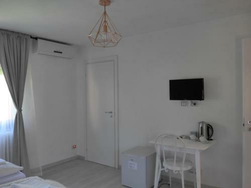 Hostal La Tana Rooms