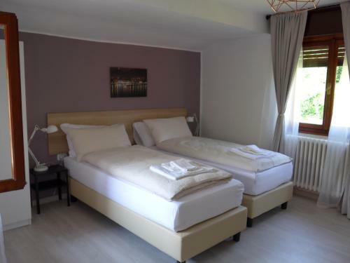 Hostal La Tana Rooms