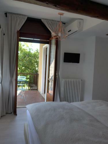 Hostal La Tana Rooms
