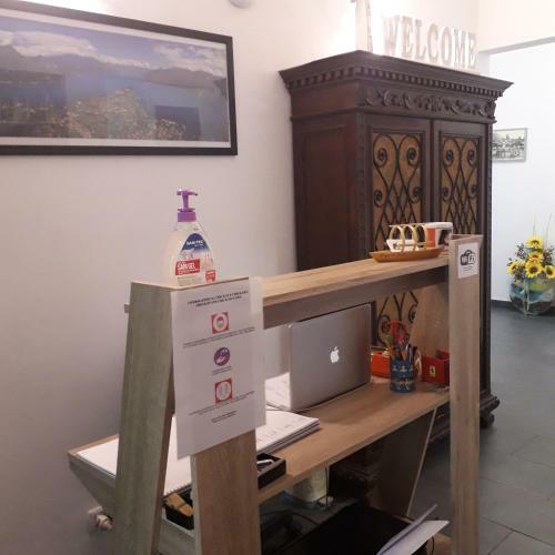 Hostal La Tana Rooms