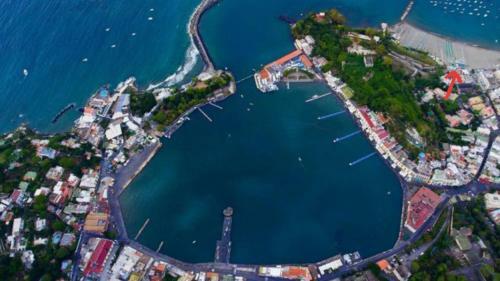 Un Angolo Di Mare...nel Centro Di Ischia!